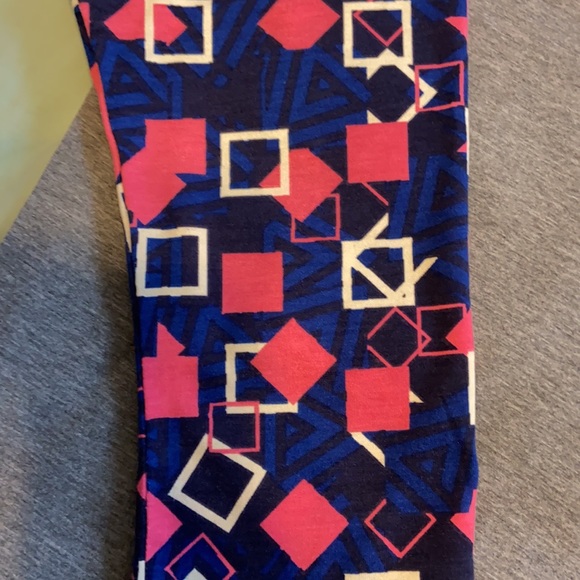 LulaRoe Randy Baseball Tee - Picture 3 of 4